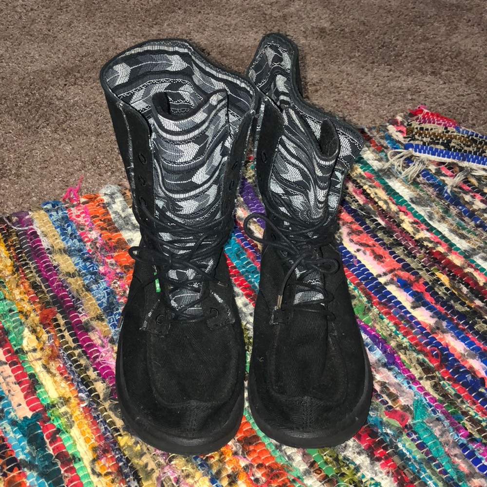 Sanuk boots